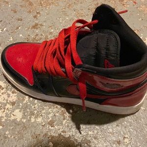 Jordan 1 Retro High OG “patent bred” Size 7